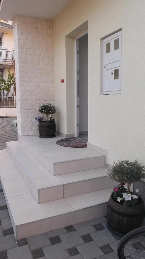 White Anchor Apartment Vodice Exterior foto